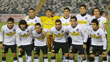 Santiago 14 de Mayo 2011 (UPI). Formación del plantel de colo colo, previo al encuentro por la Décimo sexta fecha apertura en el Estadio Monumental. (UPI/ Osvaldo Villarroel)
