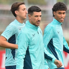 Yuri Berchiche se prueba en Lezama para el Real Oviedo