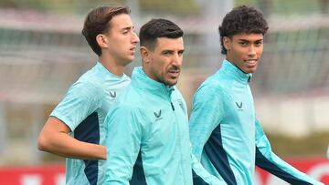 Yuri Berchiche se prueba en Lezama para el Real Oviedo