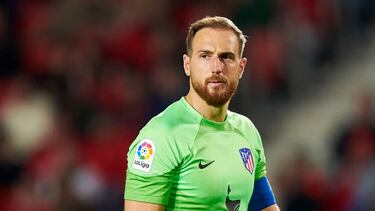 MALLORCA, SPAIN - NOVEMBER 09: Jan Oblak of Atletico de Madrid looks on during the LaLiga Santander match between RCD Mallorca and Atletico de Madrid at Visit Mallorca Estadi on November 09, 2022 in Mallorca, Spain. (Photo by Cristian Trujillo/Quality Sport Images/Getty Images)