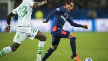 Andrés Guardado no pudo evitar la derrota del PSV ante el Wolfsburgo.