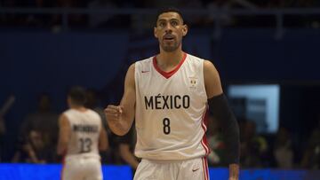 Fotografía de Gustavo Ayón durante un partido México vs EEUU de eliminatoria mundialista FIBA.