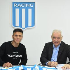 Catriel Cabellos firma su primer contrato profesional con Racing