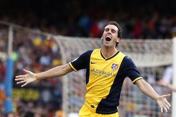 Diego Godín celebrates after scoring the goal against Barcelona that won Atlético Madrid the 2013/14 LaLiga title.