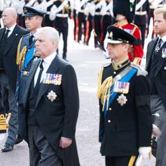 Why isn’t Prince Harry allowed to wear a military uniform at the Queen’s funeral?