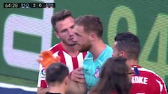 Oblak se fue aturdido y ovacionado por la afición rival