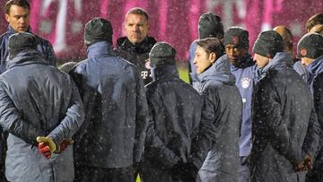 Niko Kovac junto a los jugadores del Bayern.