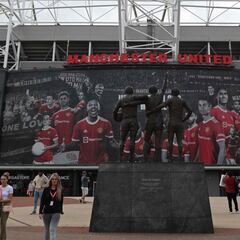 How many finals and titles do Manchester United have in the Champions League?