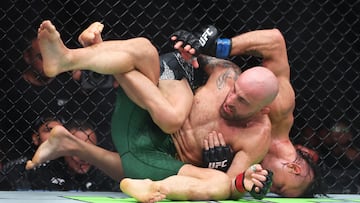 Alexander Volkanovski y Diego Lopes durante el Ultimate Fighting Championship (UFC) 325 en el Qudos Bank Arena de Sídney.