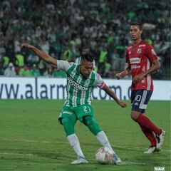 Chicho Serna desmiente interés de Boca en Ruiz y Gómez