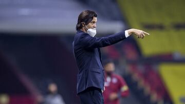 Santiago Solari America head Coach during the game America vs Cruz Azul, corresponding to the 15th round match of the Torneo Guard1anes Clausura 2021 of the Liga BBVA MX, at Azteca Stadium, on April 17, 2021.
 
 &lt;br&gt;&lt;br&gt;
 
 Santiago Solari Director tecnico de America durante el partido America vs Cruz Azul, correspondiente a la Jornada 15 del Torneo Clausura Guard1anes 2021 de la Liga BBVA MX, en el Estadio Azteca, el 15 de Abril de 2021.