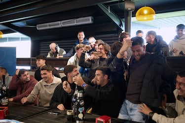 Los jugadores del CF Talavera tras conocer que se enfrentarán al Real Madrid en los dieciseisavos de final de la Copa del Rey.
