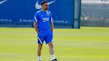 El entrenador del Barcelona, Xavi Hernández, durante un entrenamiento.