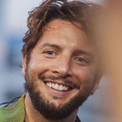 El nuevo y sorprendente 'look' veraniego de Manuel Carrasco