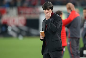 El entrenador alemán por fin pudo regresarle a su país el titulo de Campeón Mundial, que no levantaba desde Italia 1990, al llevarse con categoría la Copa FIFA en Brasil 2014. Fue tercer lugar en Sudáfrica 2010, Subcampeón en la Euro 2008 y monarca de la Confederaciones celebrada en Rusia este año, dirigiendo a su equipo B. Tiene a Alemania a un paso del Mundial del año entrante y es una de las máximas favoritas para repetir el título.