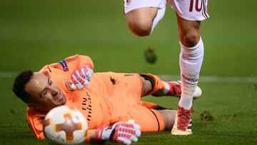 David Ospina le gana el duelo a Donnarumma en la Europa League en números y estadísticas