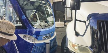 El primer autobús sin conductor de Las Vegas se choca en su primera hora