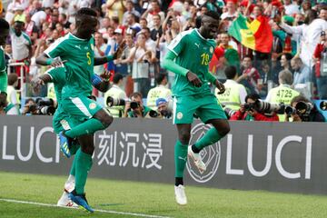 Celebran el segundo gol.0-2.