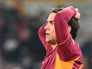 Roma�s Argentine forward #21 Paulo Dybala reacts during the Italian Serie A football match between As Roma and Sassuolo at Olympic stadium in Rome on January 10, 2026. (Photo by Alberto PIZZOLI / AFP)