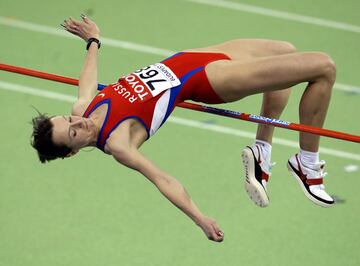 Yelena Slesarenko era una atleta casi desconocida hasta Atenas 2004 donde ganó la medalla de oro en salto de altura con una marca de 2,06 metros. Récord vigente desde Atenas.