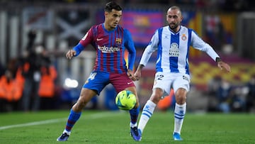 BARCELONA, SPAIN - NOVEMBER 20: Philippe Coutinho of FC Barcelona and Aleix Vidal of Espanyol battle for the ball during the La Liga Santander match between FC Barcelona and RCD Espanyol at Camp Nou on November 20, 2021 in Barcelona, Spain. (Photo by Alex