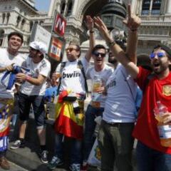 Las fan zone de Real Madrid y Atlético estuvieron muy animadas