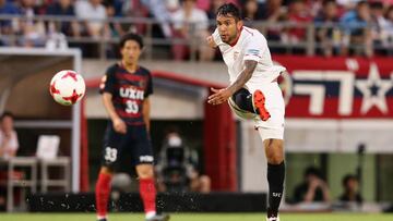 Montoya dispara a puerte sin suerte.