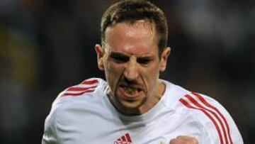 El presidente del Bayern de Múnich, Karl-Heinz Rummenigge, insiste en que el centrocampista francés Frack Ribéry es "irremplazable" y que no lo venderán al Real Madrid, que ya conoce "la posición" del conjunto alemán.