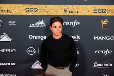 Cesc San Salvador, músico y cantante español, posando en la alfombra roja de los Premios Ondas 2025.