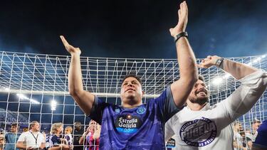 29/05 PARTIDO SEGUNDA DIVISION
REAL VALLADOLID - HUESCA
ALEGRIA CELEBRACION ASCENSO RONALDO NAZARIO PRESIDENTE