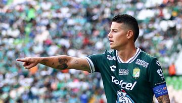 MEX1297. LEÓN (MÉXICO), 30/08/2025.- James Rodríguez de León reacciona este sábado, durante un partido por la jornada 7 del Torneo Apertura 2025 de la Liga MX entre León y Querétaro en el estadio León en León (México). EFE/Luis Ramírez