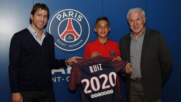 El centrocampista del juvenil del PSG, Kays Ruiz, en su presentaci&oacute;n.