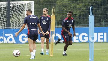 Riazor puede ver esta tarde a varios de sus últimos fichajes en el derbi ante el Racing de Ferrol.