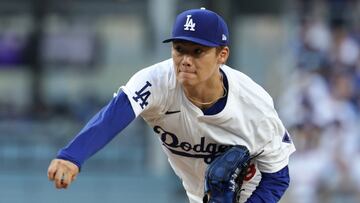 Los Angeles (United States), 06/10/2024.- Los Angeles Dodgers starting pitcher Yoshinobu Yamamoto throws a baseball during the Major League Baseball (MLB) National League Division Series playoff game one between the San Diego Padres and the Los Angeles Dodgers in Los Angeles, California, USA, 05 October 2024. The series is the best-of-five games. EFE/EPA/ALLISON DINNER