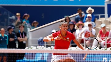 Sara Sorribes celebra un punto en la red.