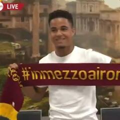 Kluivert ya está en Roma; Monchi se vuelve a adelantar
