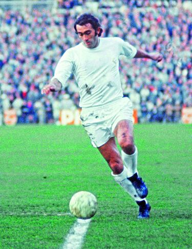 Otro integrante del Madrid Yeyé. Que no engañen sus 172 goles marcados con el Madrid, Pirri era líbero. Aunque polivalente, pues podía jugar de centrocampista. 16 temporadas en el club en las que ganó la Copa de Europa del 66, diez Ligas y cuatro Copas de España. Primer jugador al que Santiago Bernabéu impuso ‘La Laureada’, insignia que va más allá del rendimiento deportivo. Ya retirado, formó parte de cuerpo médico del club (acabó Medicina) y del cuerpo técnico. 