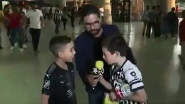 En un enlace en vivo, par de niños, uno de Rayados y otro de Tigres, dieron sus impresiones previas al juego. El de los albiazules no se guardó nada ante el felino.