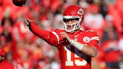 These are the announcers and referees for the Texans vs Chiefs divisional round matchup today