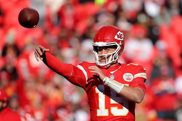 Mahomes arrancó la temporada 2024 con un acumulado de 28,424 yardas por pase y necesitaba más de 1,600 antes de la Semana 14 para convertirse en el quarterback más rápido en alcanzar los 30 millares de yardas en la menor cantidad de partidos. El seis veces invitado al Pro Bowl superó la marca en la Semana 8, contra los Raiders, durante el séptimo partido de la temporada, para romper la marca de 109 juegos de Matthew Stafford. 