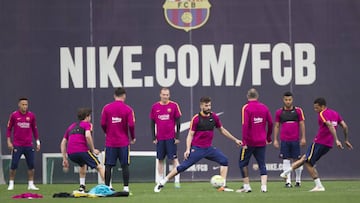 El Barça se entrenó sobre un césped seco.