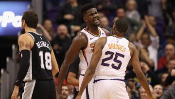PHOENIX, AZ - NOVEMBER 14: Deandre Ayton #22 of the Phoenix Suns celebrates with Mikal Bridges #25 after scoring against the San Antonio Spurs during the second half of the NBA game at Talking Stick Resort Arena on November 14, 2018 in Phoenix, Arizona. NOTE TO USER: User expressly acknowledges and agrees that, by downloading and or using this photograph, User is consenting to the terms and conditions of the Getty Images License Agreement. Christian Petersen/Getty Images/AFP
== FOR NEWSPAPERS, INTERNET, TELCOS & TELEVISION USE ONLY ==