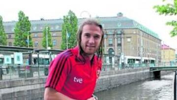 <b>PREPARADO. </b>Capel posa en Goteborg recuperado de su esguince.