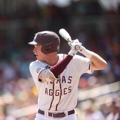 Aggies eliminate Longhorns in Omaha