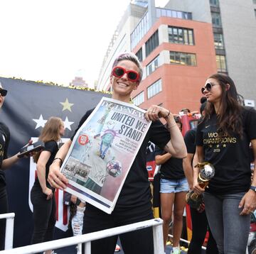 La selección femenil de Estados Unidos se coronó el domingo al vencer en la final del Mundial a Holanda. Hoy desfilaron en las calles de Broadway, New York.