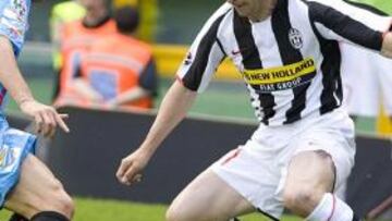 <b>OCTAVA TEMPORADA.</b> El centrocampista checo del Juventus de Turín Pavel Nedved, que el próximo agosto cumplirá 36 años, firmó un contrato para jugar un año más, el octavo de su carrera, con la entidad ''bianconera'', según un comunicado difundido por el club.