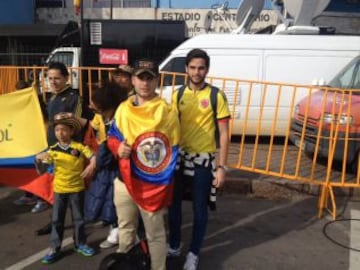 Los hinchas colombianos esperan un triunfo de la Selección en el Estadio Centenario de Montevideo