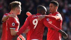 Los jugadores del Manchester United celebran un gol contra el Chelsea. 