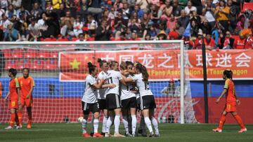 Germany's defender Giulia Gwinn (C) celebrates with teammates after socring a gola during the France 2019 Women's World Cup Group B football match between Germany and China, on June 8, 2019, at the Roazhon Park stadium in Rennes, western Franc