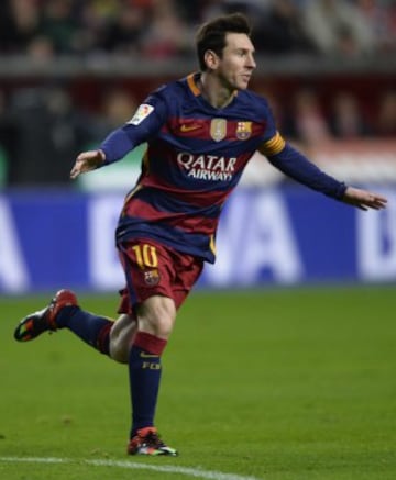 Gol de Messi, su gol 300. Se adelanata el conjunto visitante con disparo fuera del área del argentino con la zurda. La asistencia fue de Luis Suárez.